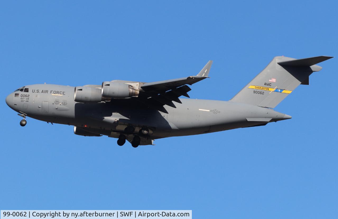 99-0062, 1999 Boeing C-17A Globemaster III C/N 50066/P-62, RCH870T on final at Stewart ANGB