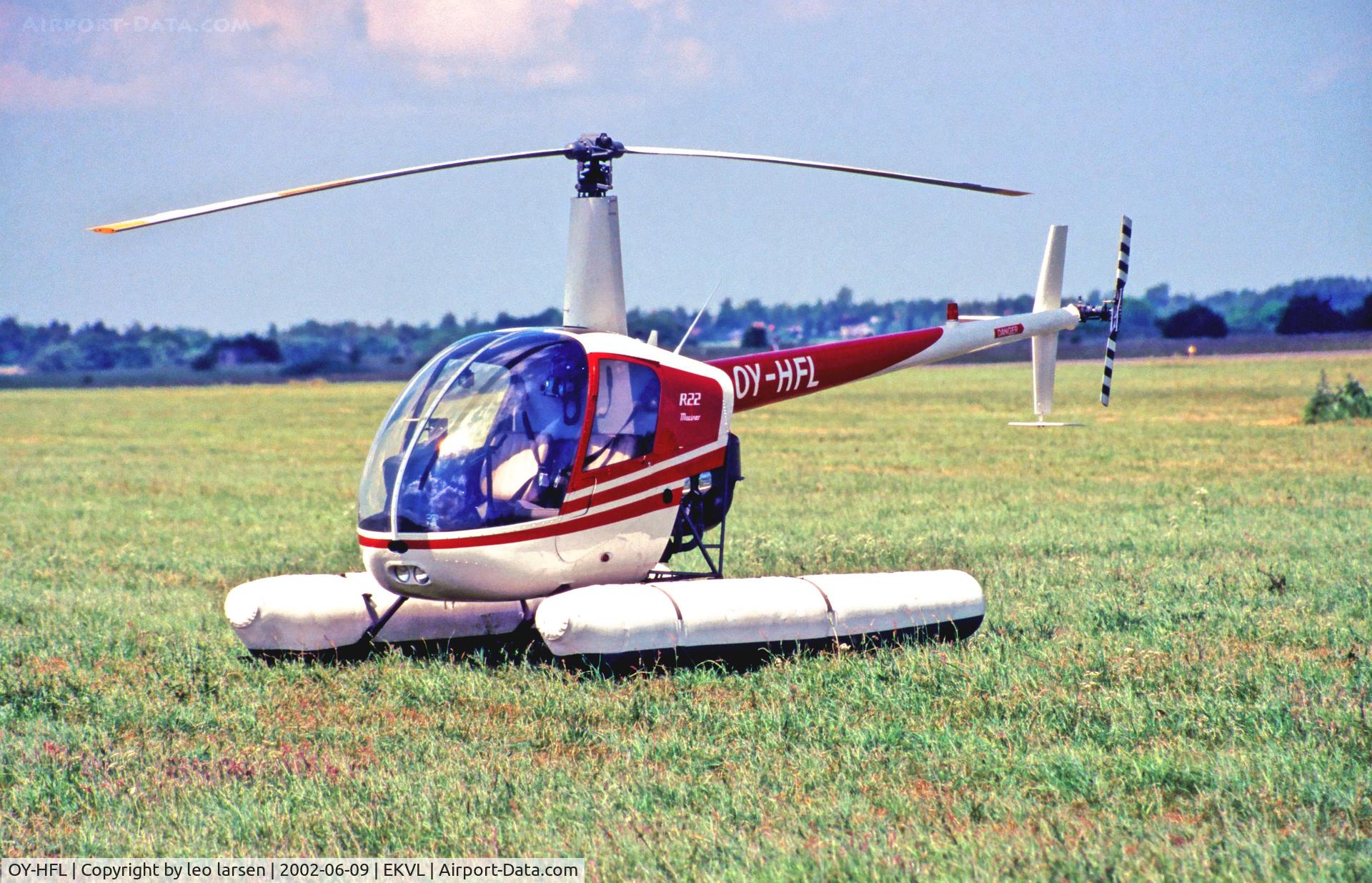 OY-HFL, 1991 Robinson R22 Mariner C/N 1778M, Værløse Air Base 9.6.2002