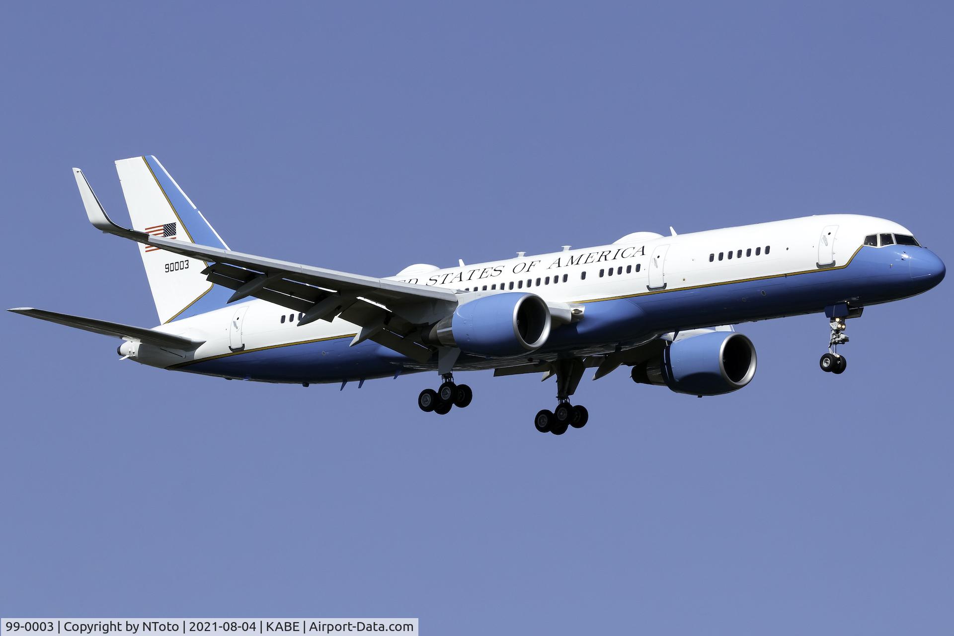99-0003, 1998 Boeing C-32A (757-200) C/N 29027, Doing pattern at ABE for training.