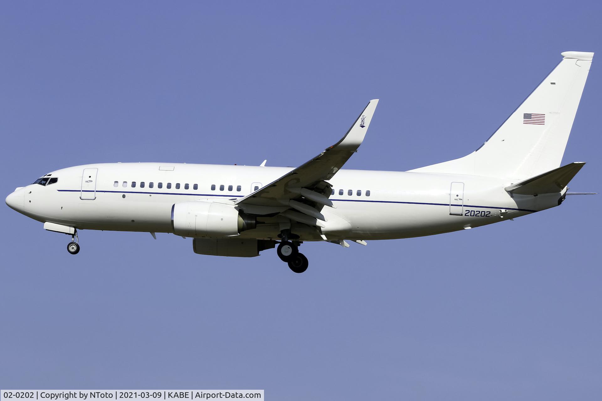 02-0202, 2002 Boeing C-40C Clipper (737-7BC BBJ) C/N 30753, Doing pattern during a training flight.