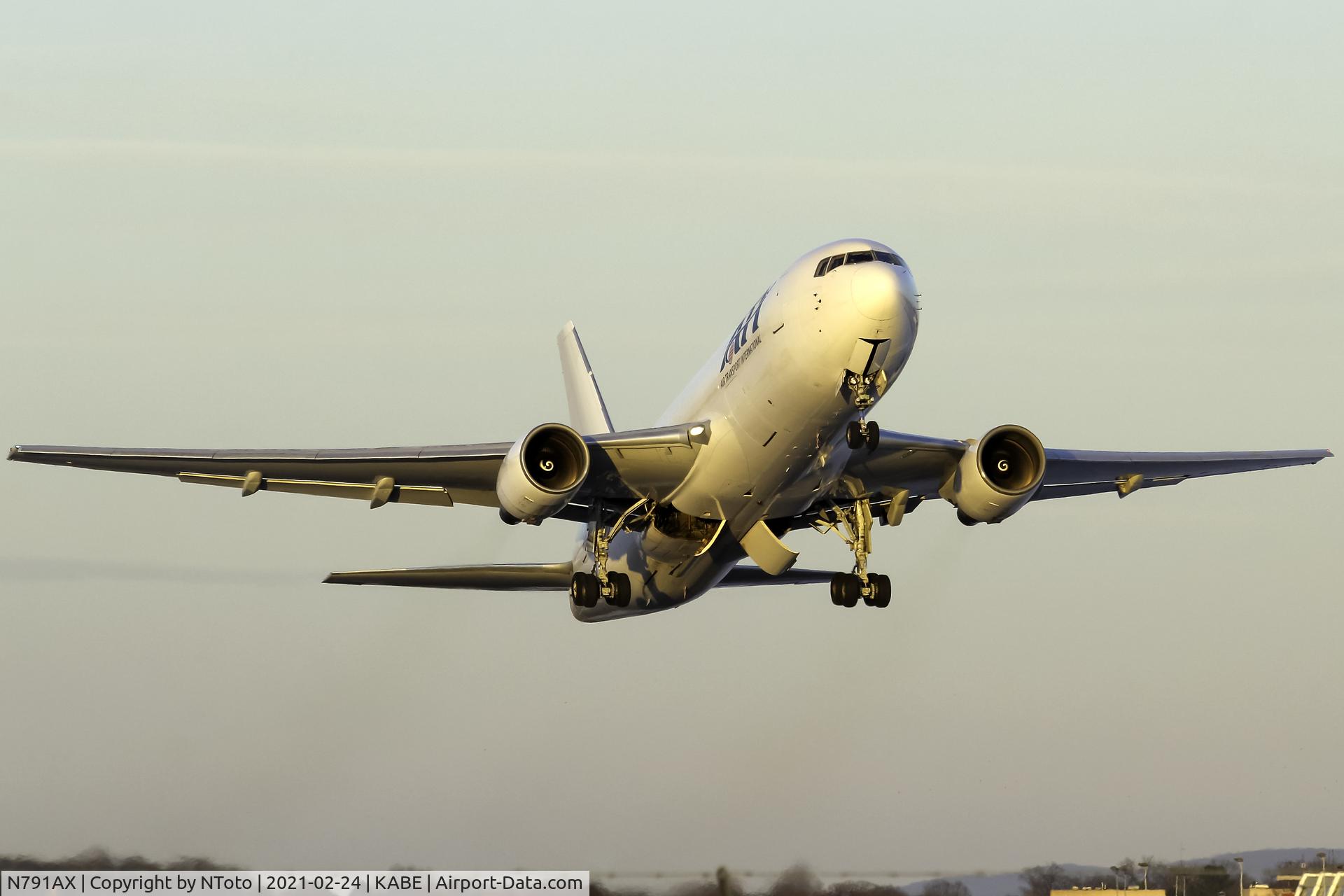 N791AX, 1984 Boeing 767-281 C/N 23141, Departing during golden hour at ABE.