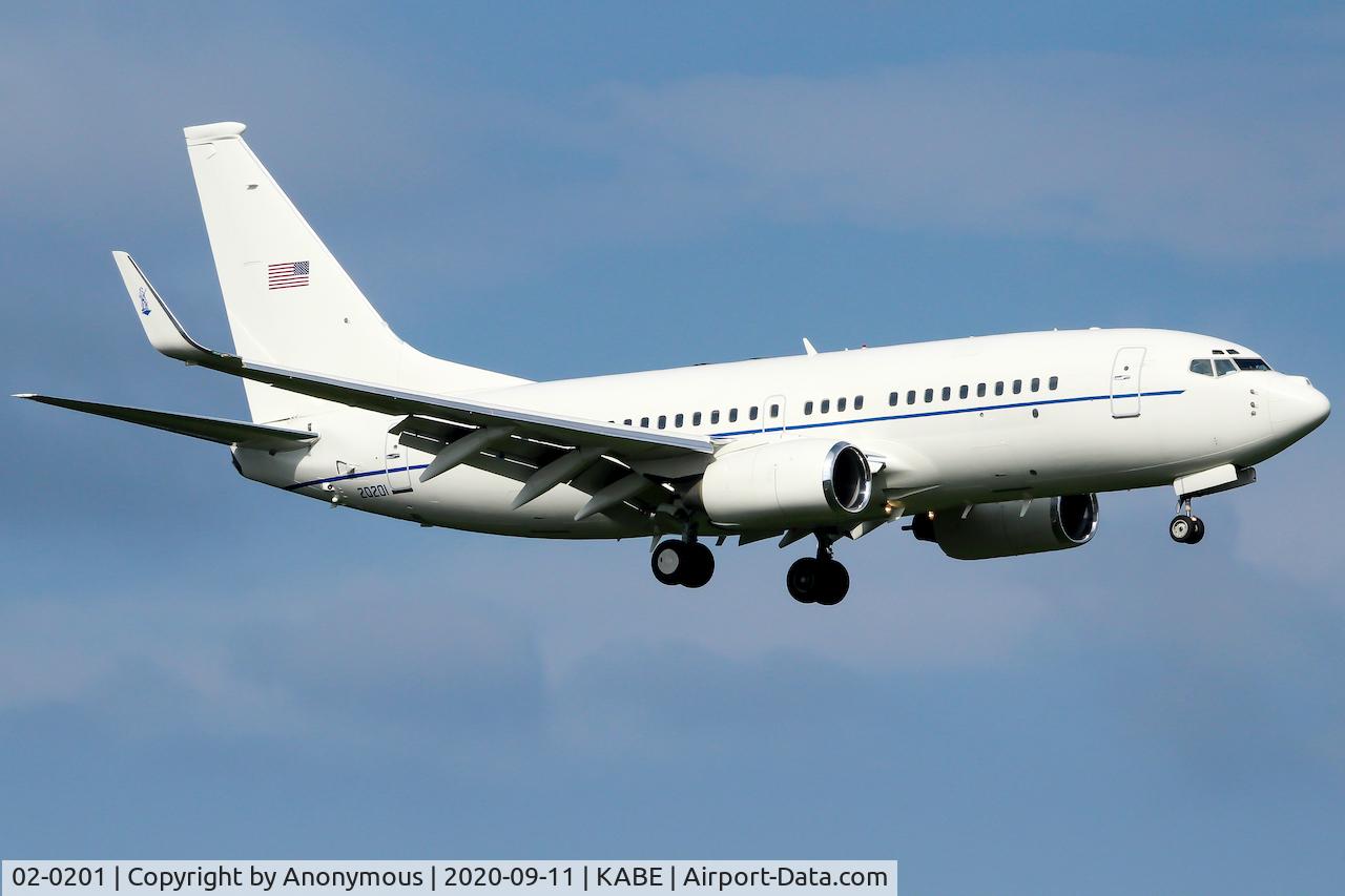 02-0201, 2000 Boeing C-40C Clipper (737-7BC BBJ) C/N 30755, Working the pattern with some nice contrast.