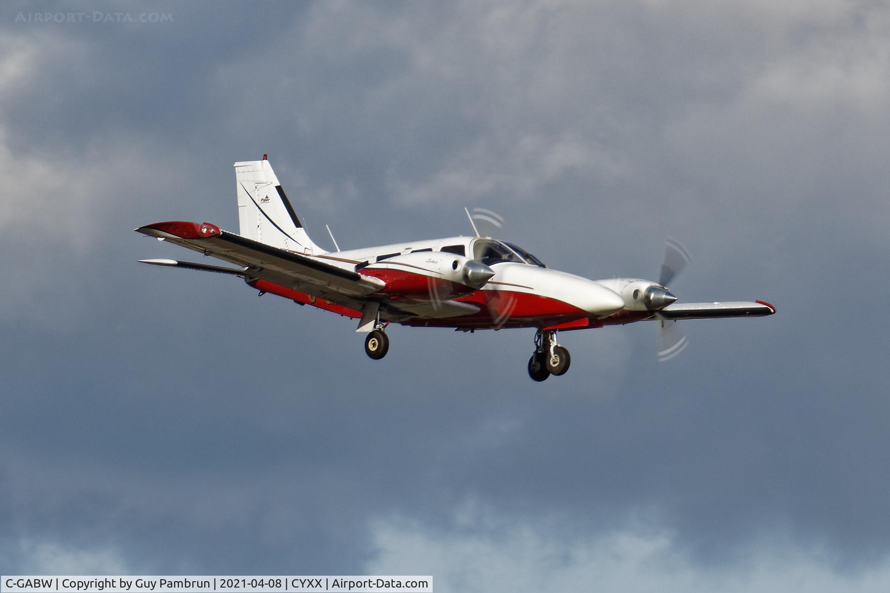 C-GABW, 1980 Piper PA-34-200T C/N 34-8170047, Landing on 19