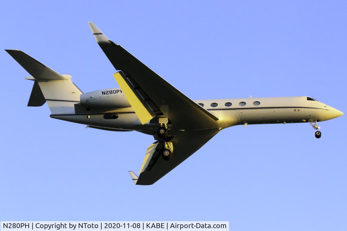 N280PH, 1999 Gulfstream G-V C/N 581, Plane