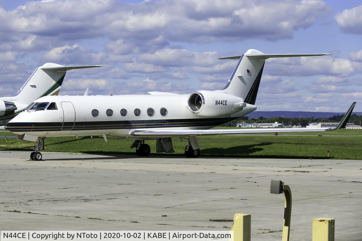 N44CE, 1989 Gulfstream Aerospace G-IV C/N 1125, Plane