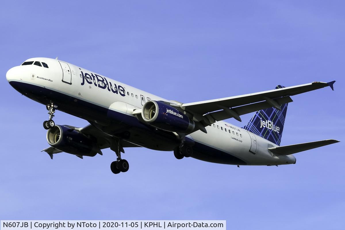N607JB, 2005 Airbus A320-232 C/N 2386, Plane