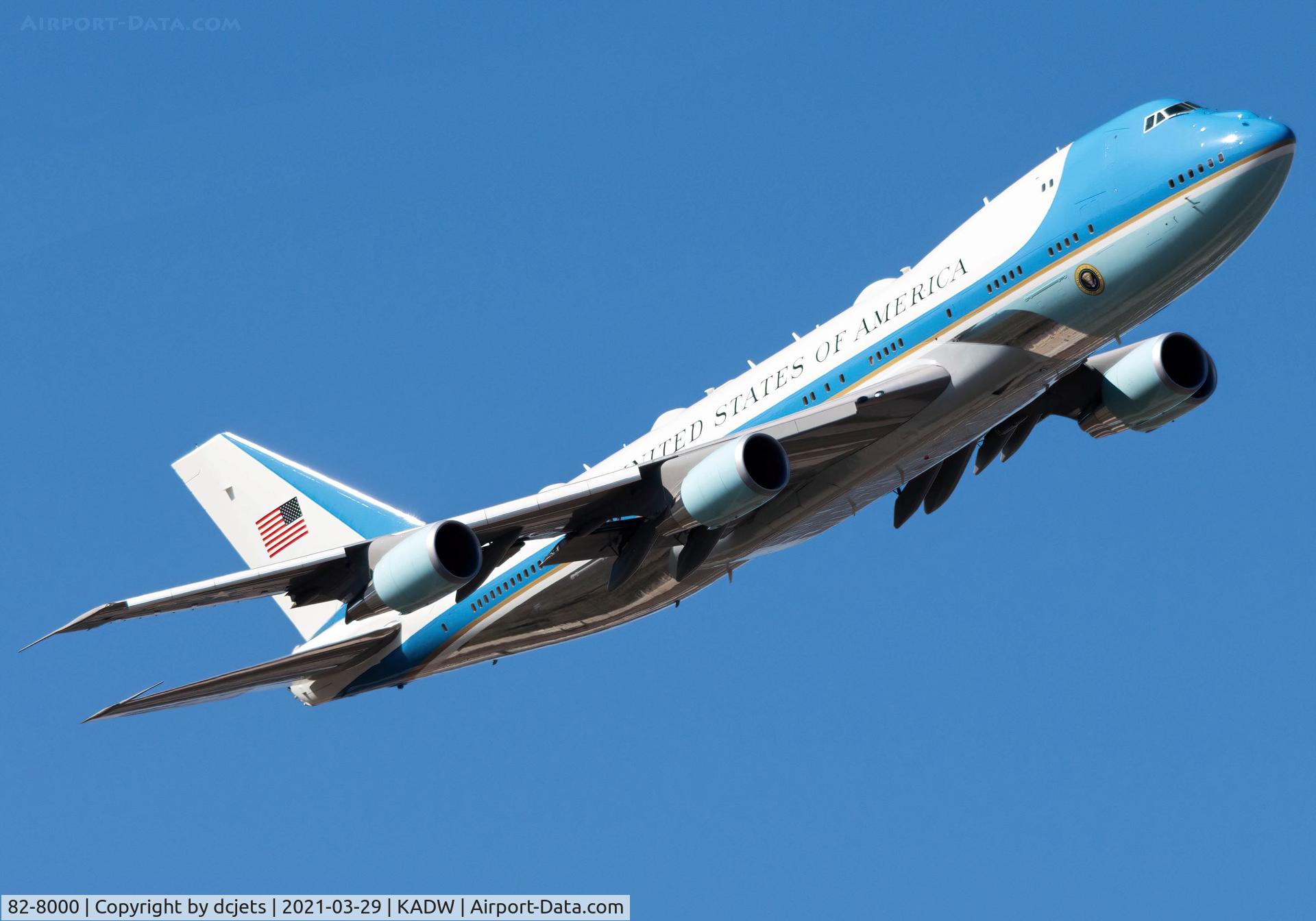 82-8000, 1987 Boeing VC-25A (747-2G4B) C/N 23824, VENUS01 off runway 1L at ADW.