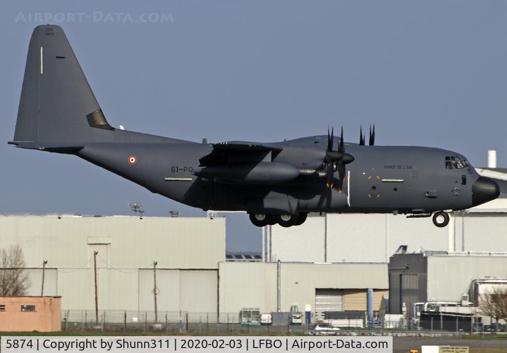 5874, Lockheed Martin KC-130J Hercules Hercules C/N 5874, Landing rwy 14R
