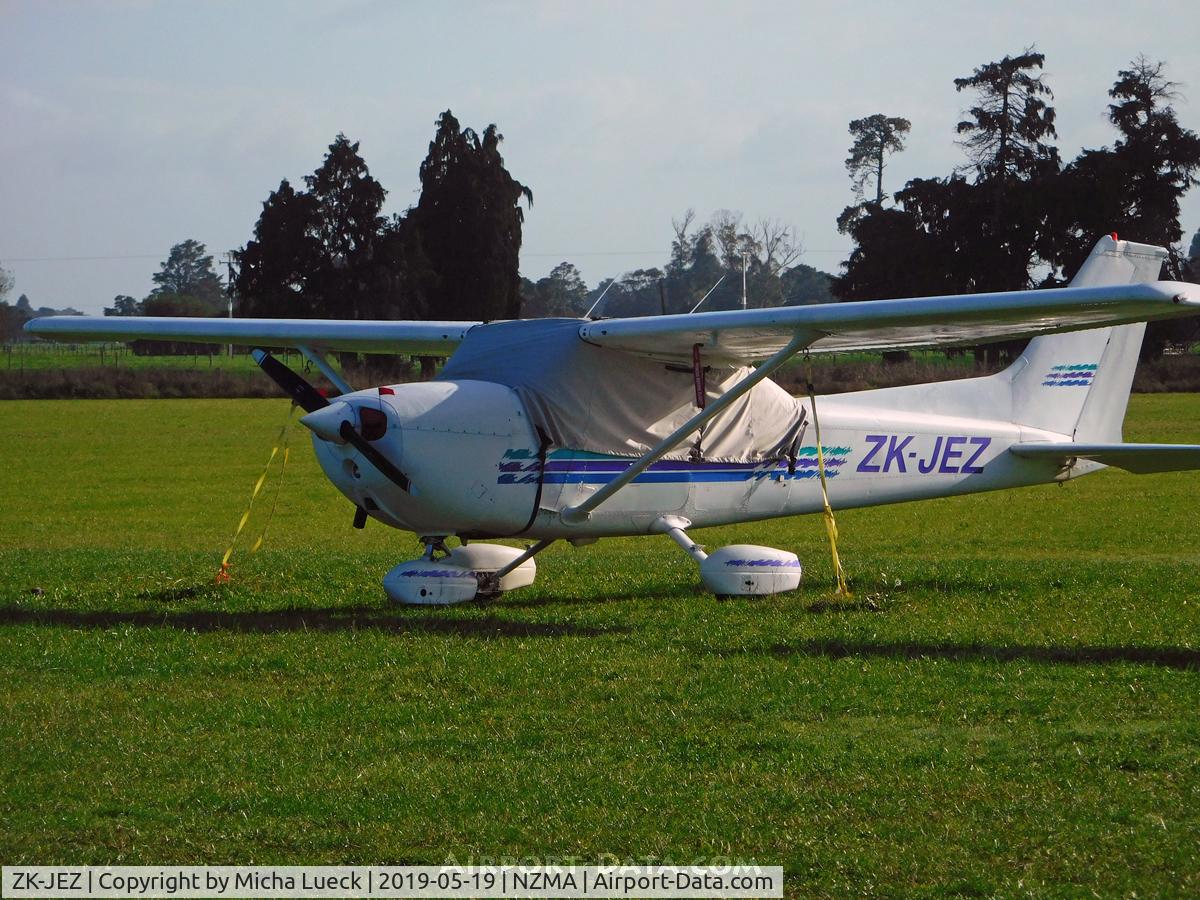 ZK-JEZ, Cessna 172N C/N 17270825, At Matamata