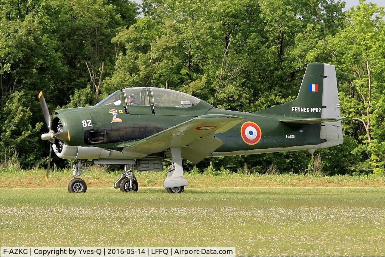 F-AZKG, 1951 North American T-28A Fennec C/N 174-111, North American T-28A Fennec, Landing, La Ferté-Alais airfield (LFFQ) Air show 2016