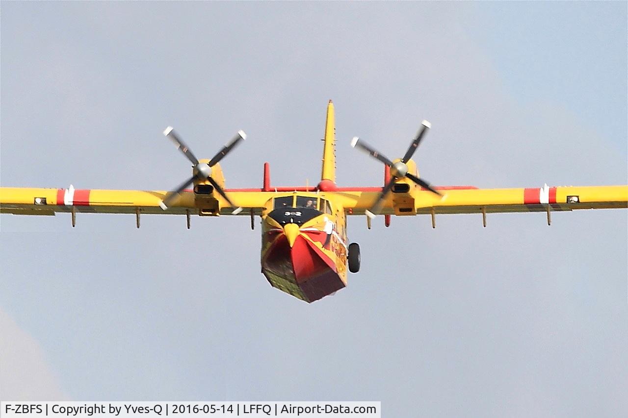 F-ZBFS, Canadair CL-215-6B11 CL-415 C/N 2001, Canadair CL-415, On display, La Ferté-Alais airfield (LFFQ) Air show 2016