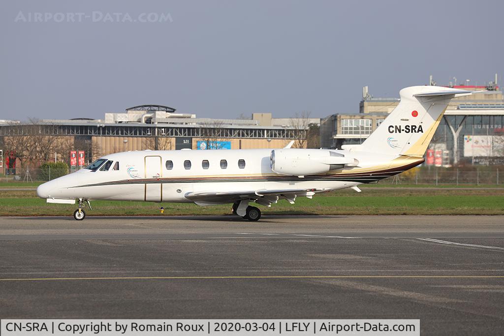 CN-SRA, 1994 Cessna 650 Citation VII C/N 650-7039, Taxiing