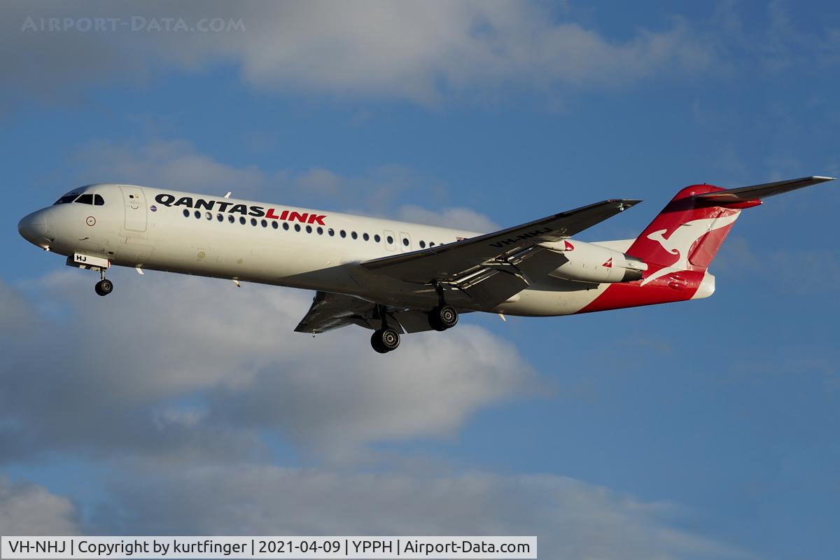 VH-NHJ, 1991 Fokker 100 (F-28-0100) C/N 11464, Fokker 100 cn 11464. QantasLink VH-NHJ rwy 06 YPPH 09 April 2021