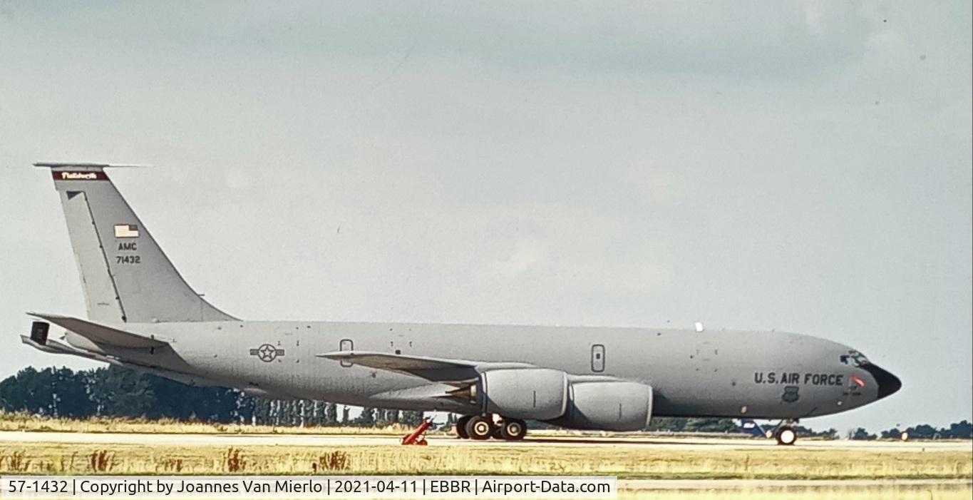57-1432, 1957 Boeing KC-135A Stratotanker C/N 17503, scan from slide