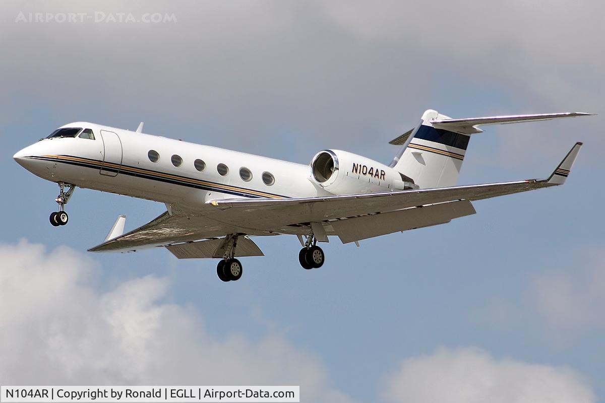 N104AR, 2011 Gulfstream Aerospace GIV-X (G450) C/N 4223, at lhr