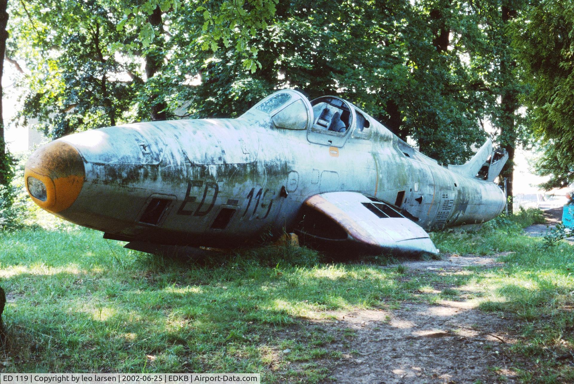 ED 119, 1951 Republic RF-84F Thunderflash C/N 406, Bonn/Hangelar 25.6.2002.s/n 51-1869