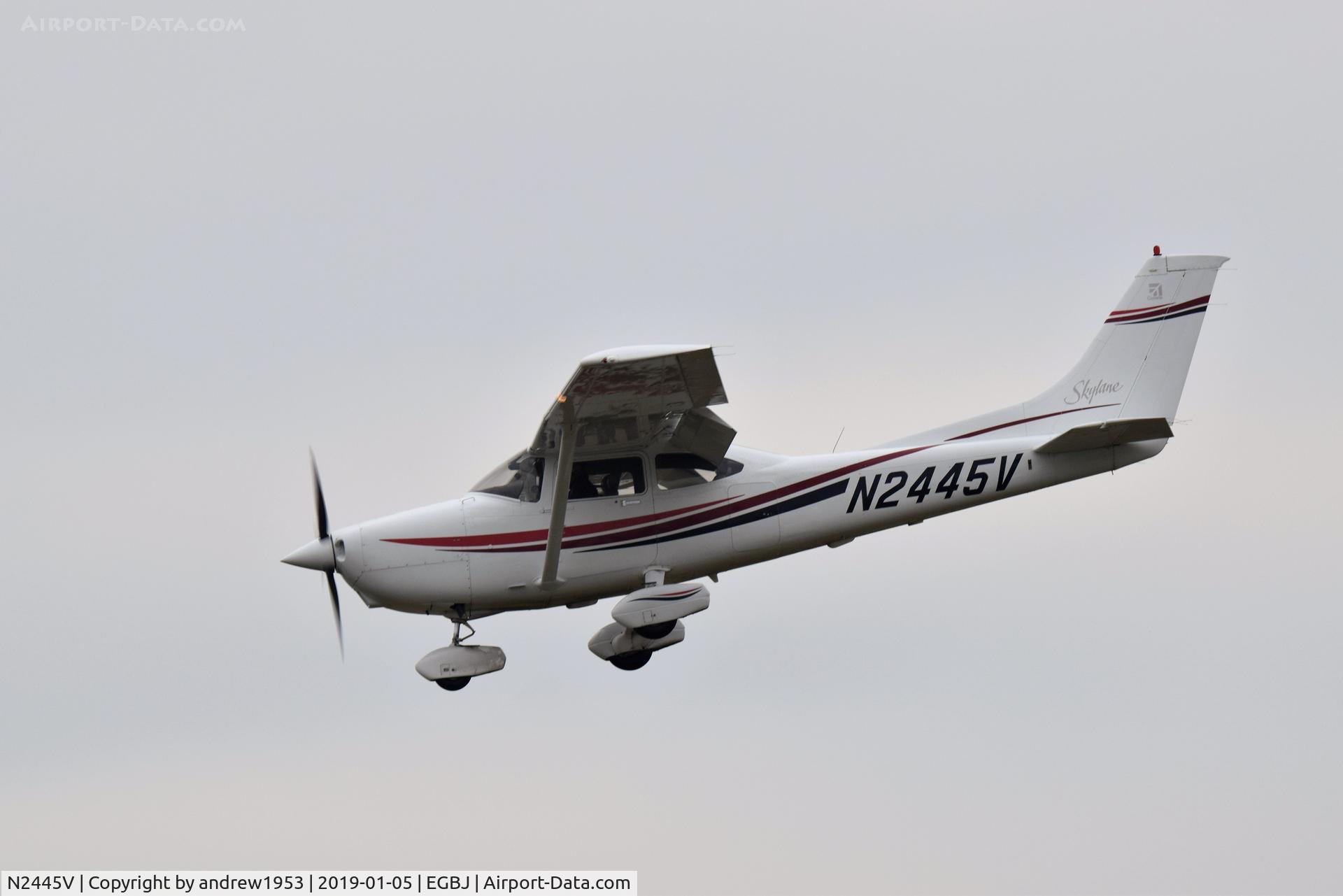 N2445V, 2000 Cessna 182S Skylane C/N 18280699, N2445V at Gloucestershire Airport.
