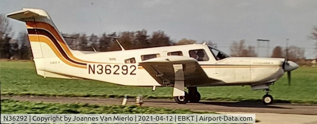 N36292, Piper PA-32RT-300 C/N 32R7885179, scan from slide