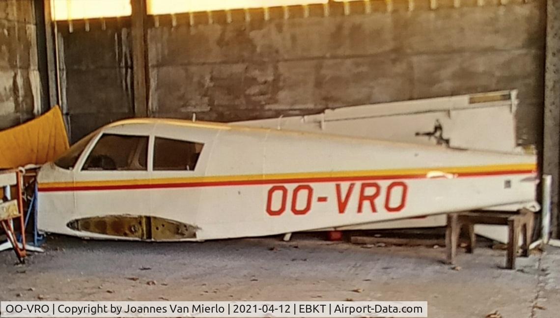 OO-VRO, 1968 Piper PA-28-140 Cherokee B C/N 28-25041, scan from slide