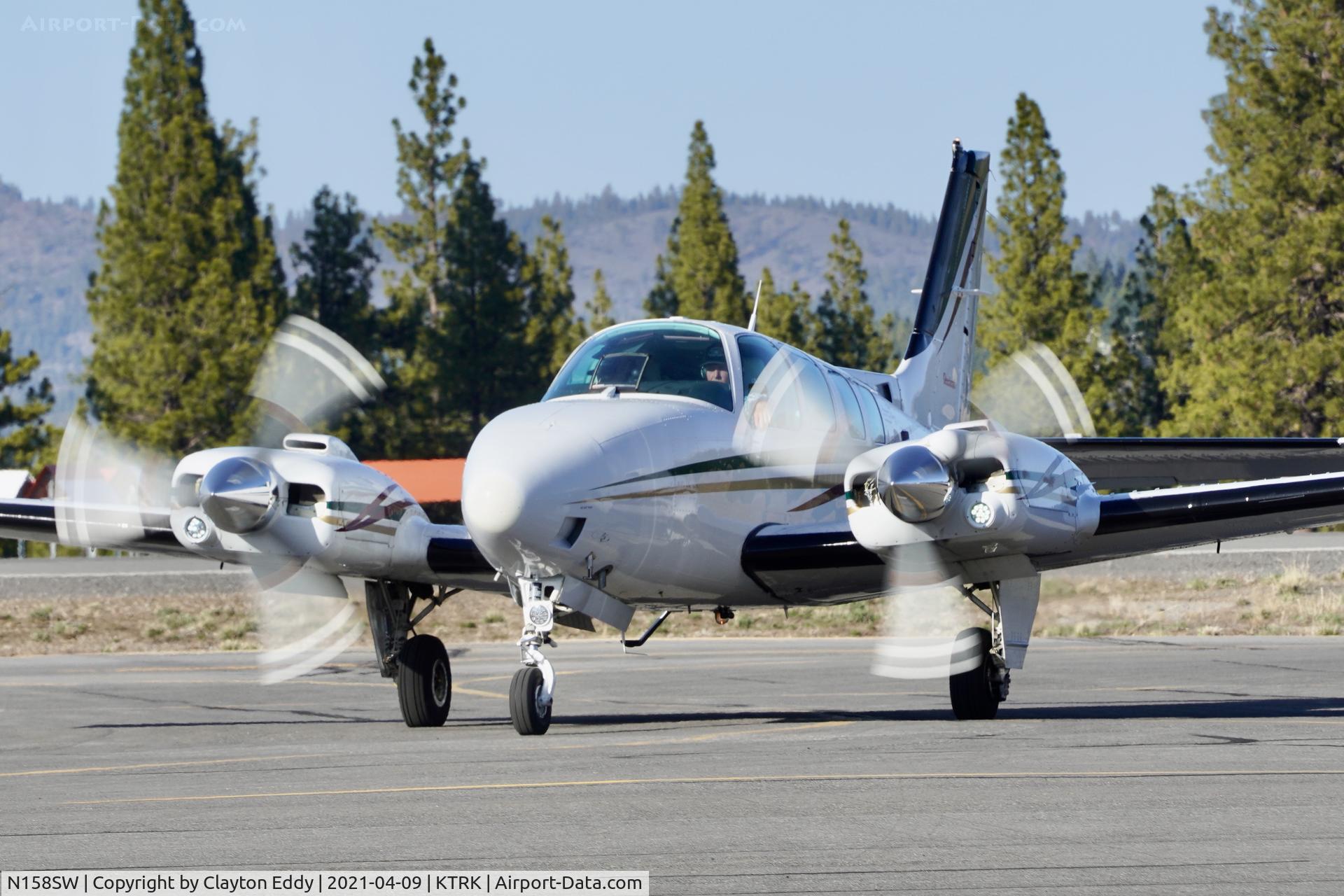 N158SW, 1999 Raytheon 58 Baron C/N TH-1921, Truckee airport in California. 2021.