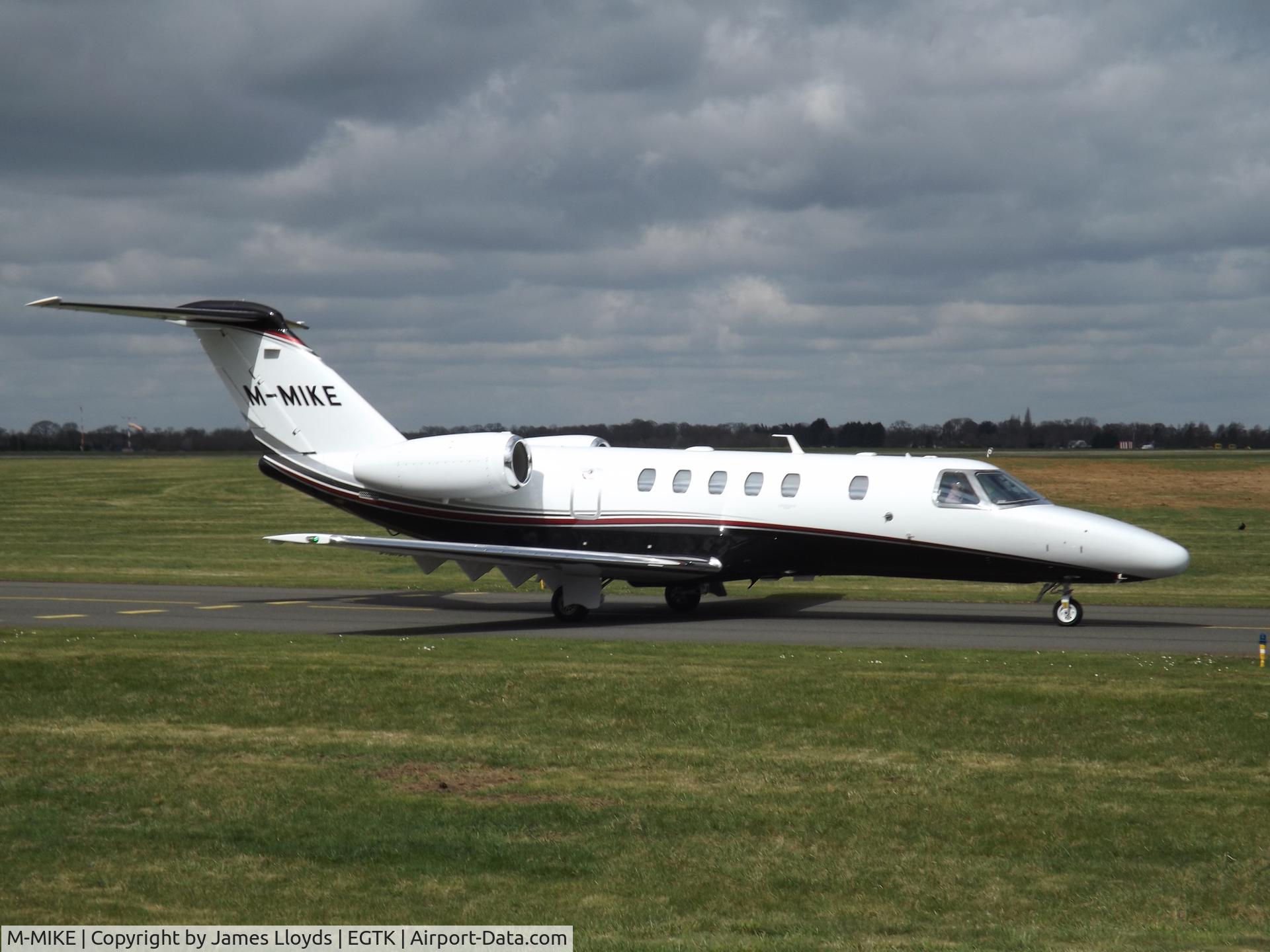 M-MIKE, 2016 Cessna 525C CitationJet CJ4 CitationJet CJ4 C/N 525C-0241, Taxing in at Oxford Airport.