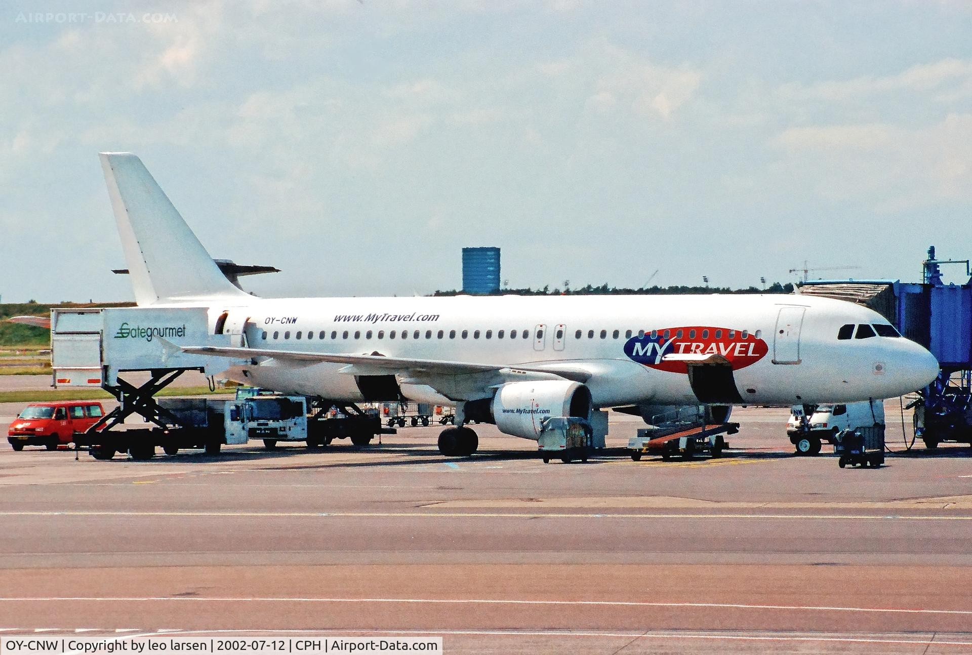OY-CNW, 1992 Airbus A320-212 C/N 299, Copenhagen 12.7.2002