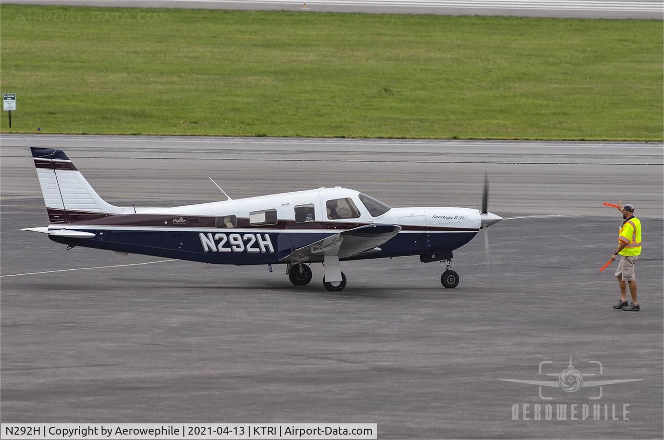 N292H, 1999 Piper PA-32R-301T Turbo Saratoga C/N 3257094, Preparing to depart Tri-Cities Airport.