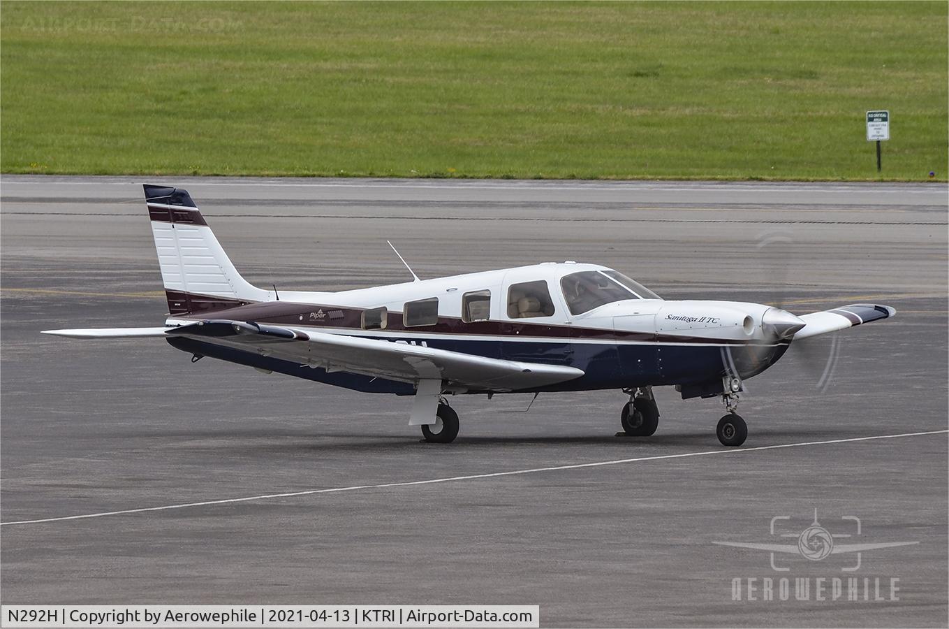 N292H, 1999 Piper PA-32R-301T Turbo Saratoga C/N 3257094, Preparing to depart Tri-Cities Airport.