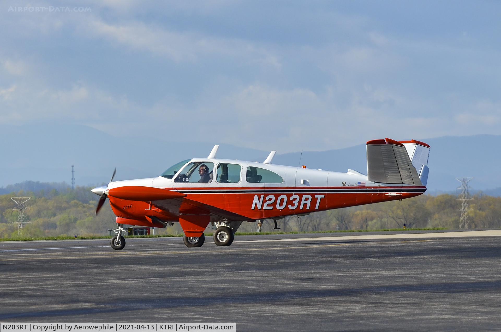 N203RT, 1962 Beech P35 Bonanza C/N D-6931, Preparing to take off from Tri-Cities Airport.