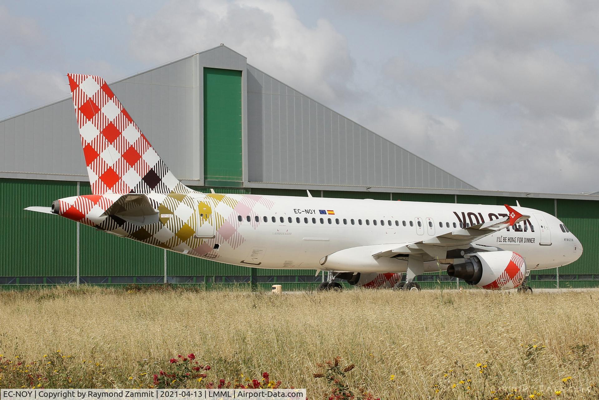 EC-NOY, 2005 Airbus A320-214 C/N 2633, A320 EC-NOY Volotea