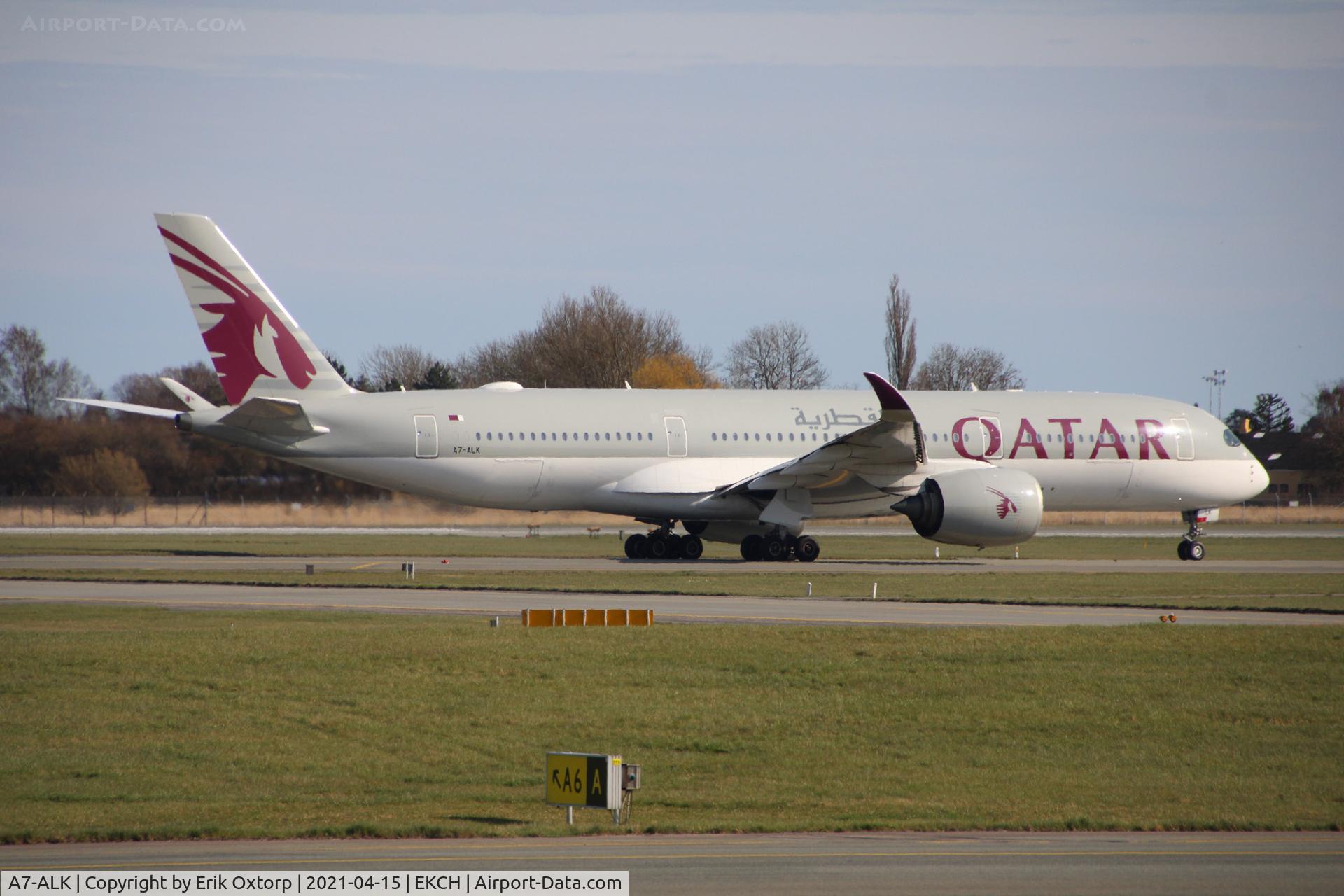 A7-ALK, 2016 Airbus A350-941 C/N 033, A7-ALK taxi for takeoff rw 04R