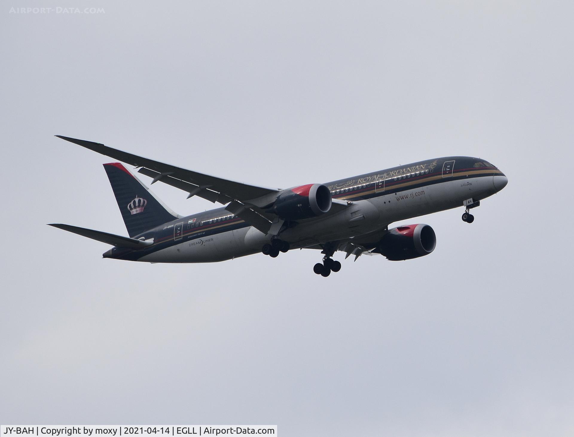 JY-BAH, 2017 Boeing 787-8 Dreamliner C/N 37985, Boeing 787-8 Dreamliner on finals to 9R London Heathrow.