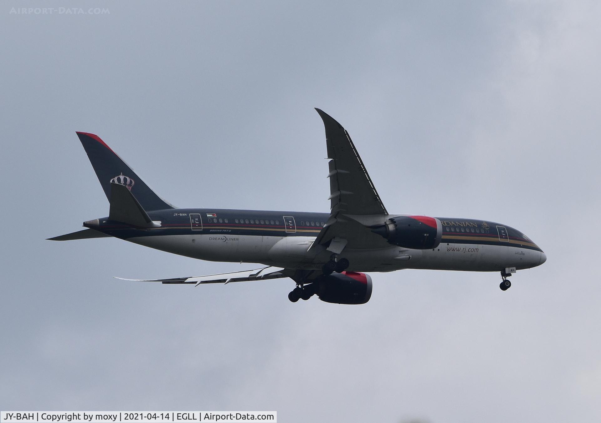 JY-BAH, 2017 Boeing 787-8 Dreamliner C/N 37985, Boeing 787-8 Dreamliner on finals to 9R London Heathrow.