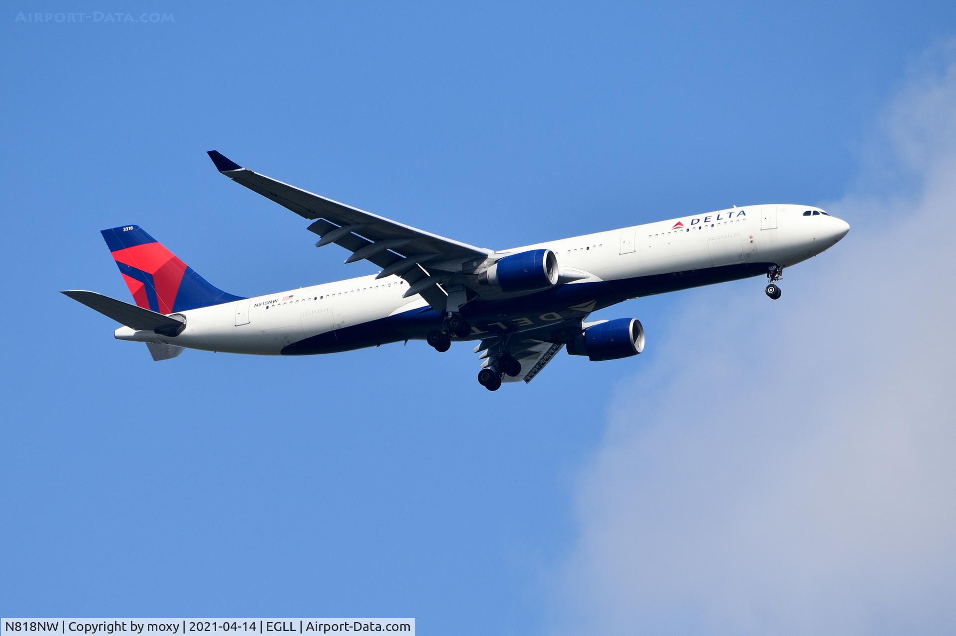 N818NW, 2007 Airbus A330-323 C/N 0857, Airbus A330-323 on finals to 9R London Heathrow.
