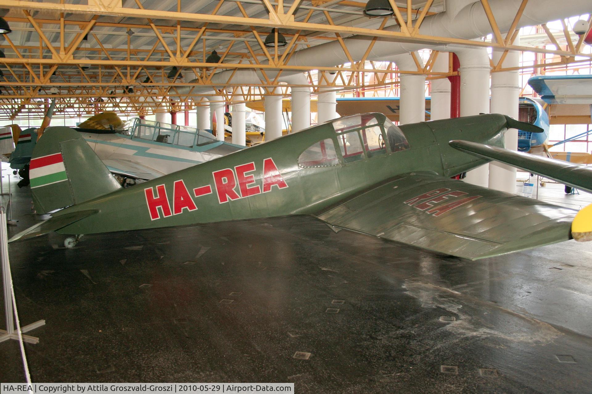 HA-REA, Benes-Mraz M-1C Sokol C/N 209, Budapest is a traffic museum, a Petöfi hall. Hungary