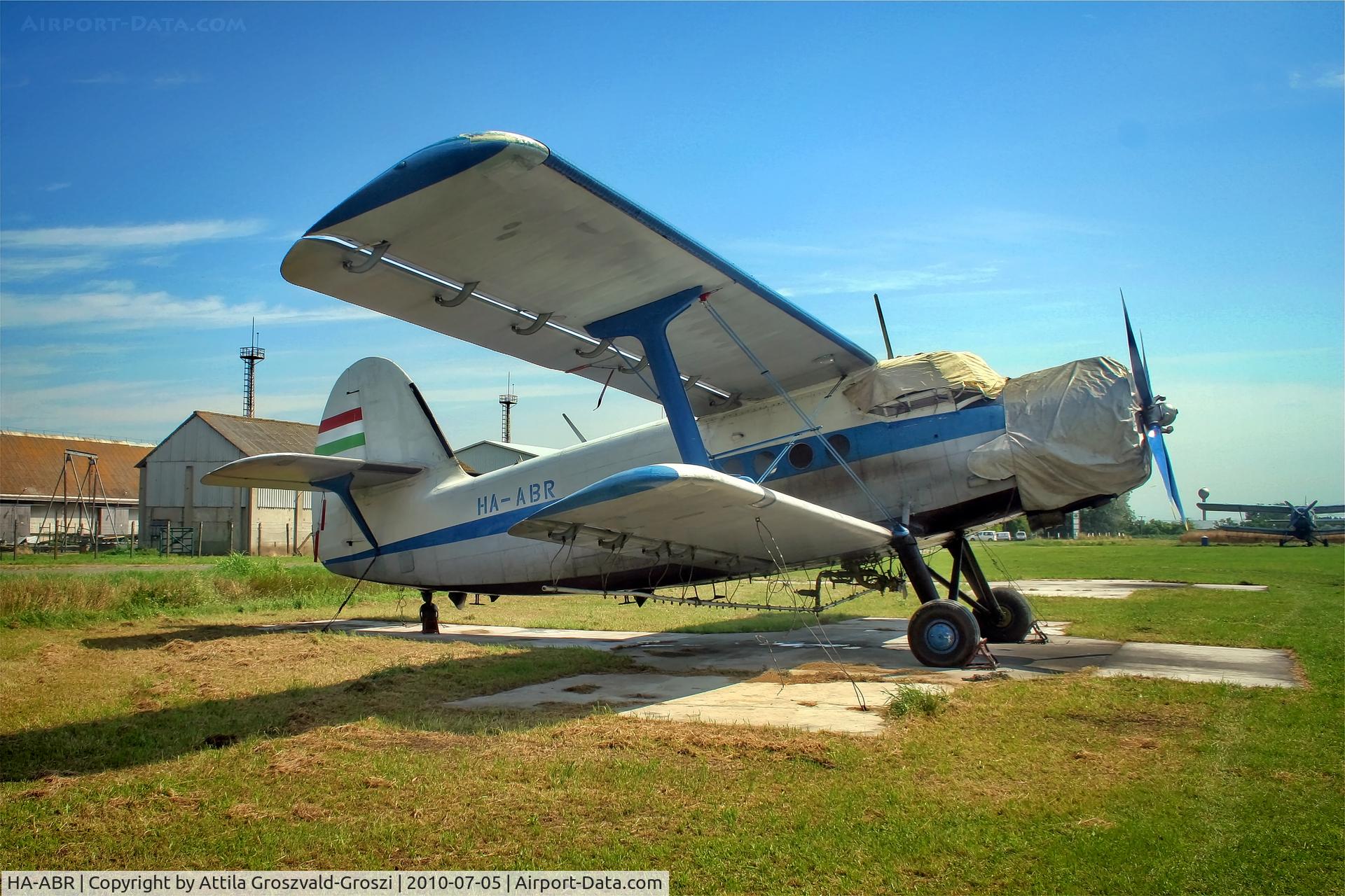 HA-ABR, 1976 PZL-Mielec An-2R C/N 1G174-08, Telekgerendás agricultural airport and take-off field, Hungary