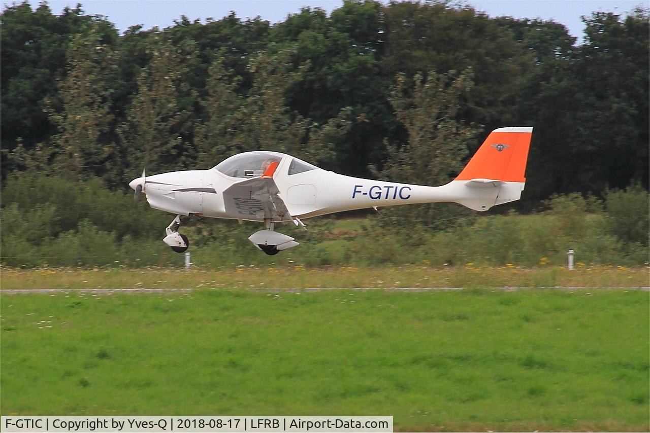 F-GTIC, 2003 Aquila A210 (AT01) C/N AT01-133, Aquila A210 (AT01), Landing rwy 25L, Brest-Bretagne airport (LFRB-BES)
