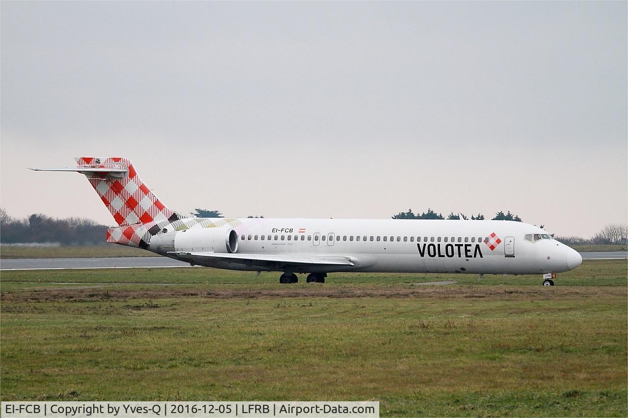 EI-FCB, 2005 Boeing 717-200 C/N 55191, Boeing 717-200, Taxiing to boarding ramp, Brest-Bretagne Airport (LFRB-BES)