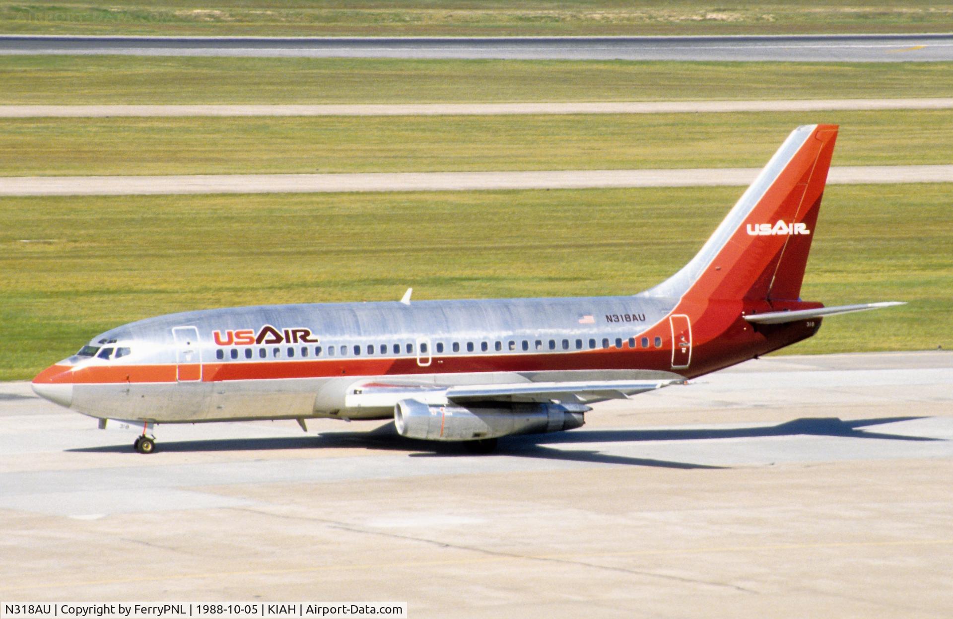 N318AU, 1983 Boeing 737-2B7(A) C/N 22886, USAir B732 taxiing