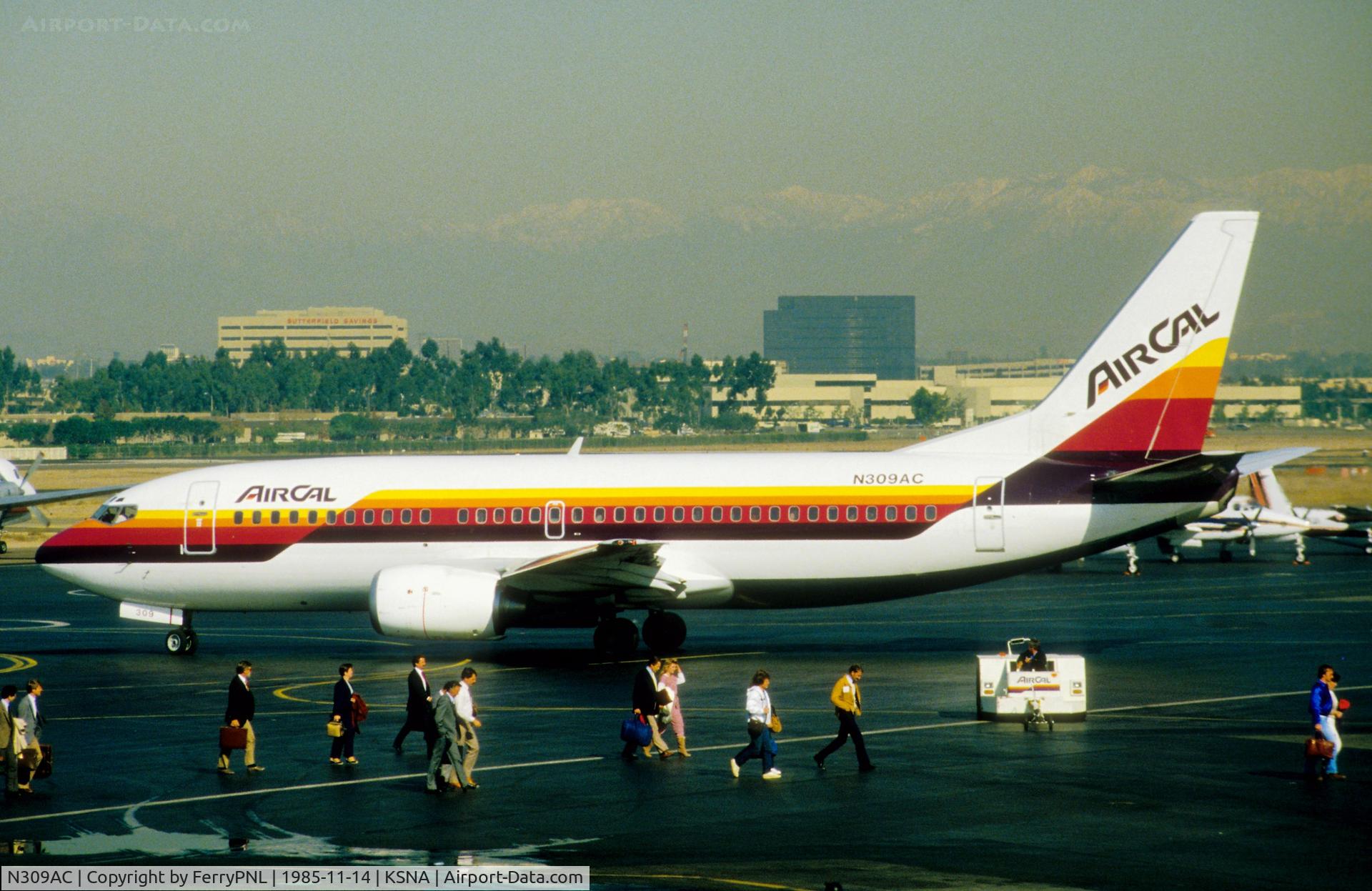 N309AC, 1985 Boeing 737-3A4 C/N 23253, AirCal B733 taxiing out while debarking pax walk past!