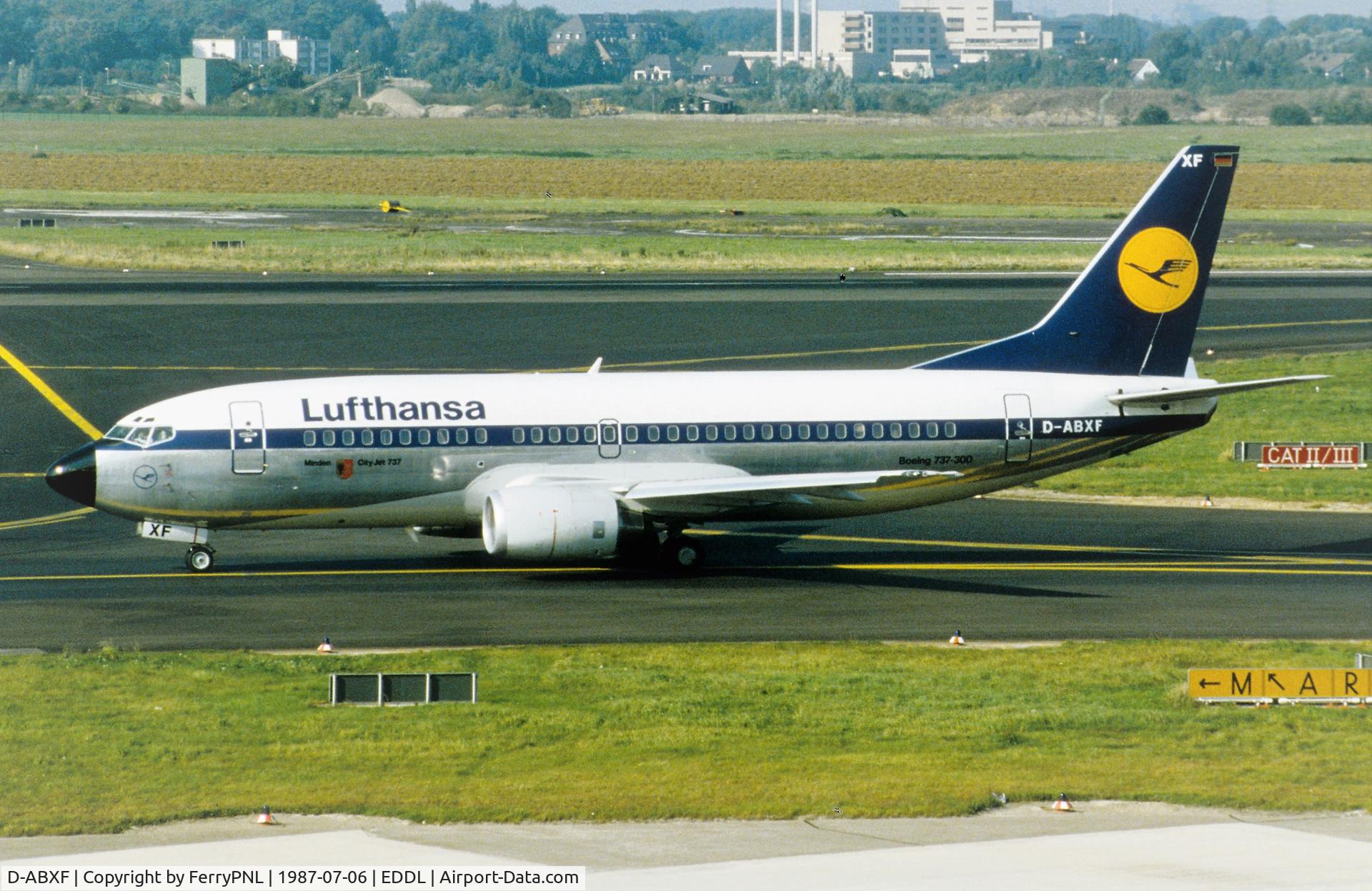 D-ABXF, 1986 Boeing 737-330 C/N 23527, Lufthansa B733 taxiing