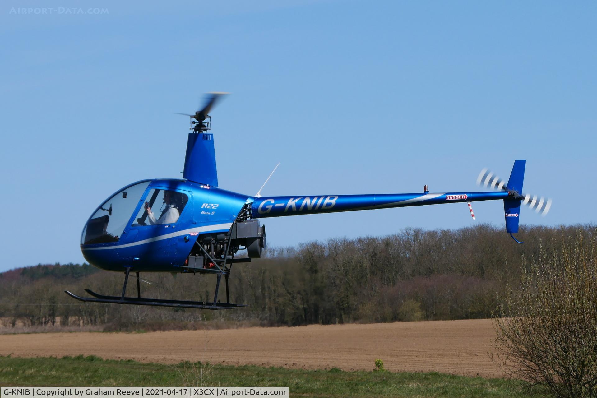 G-KNIB, 2000 Robinson R22 Beta C/N 3145, Landing at Northrepps.