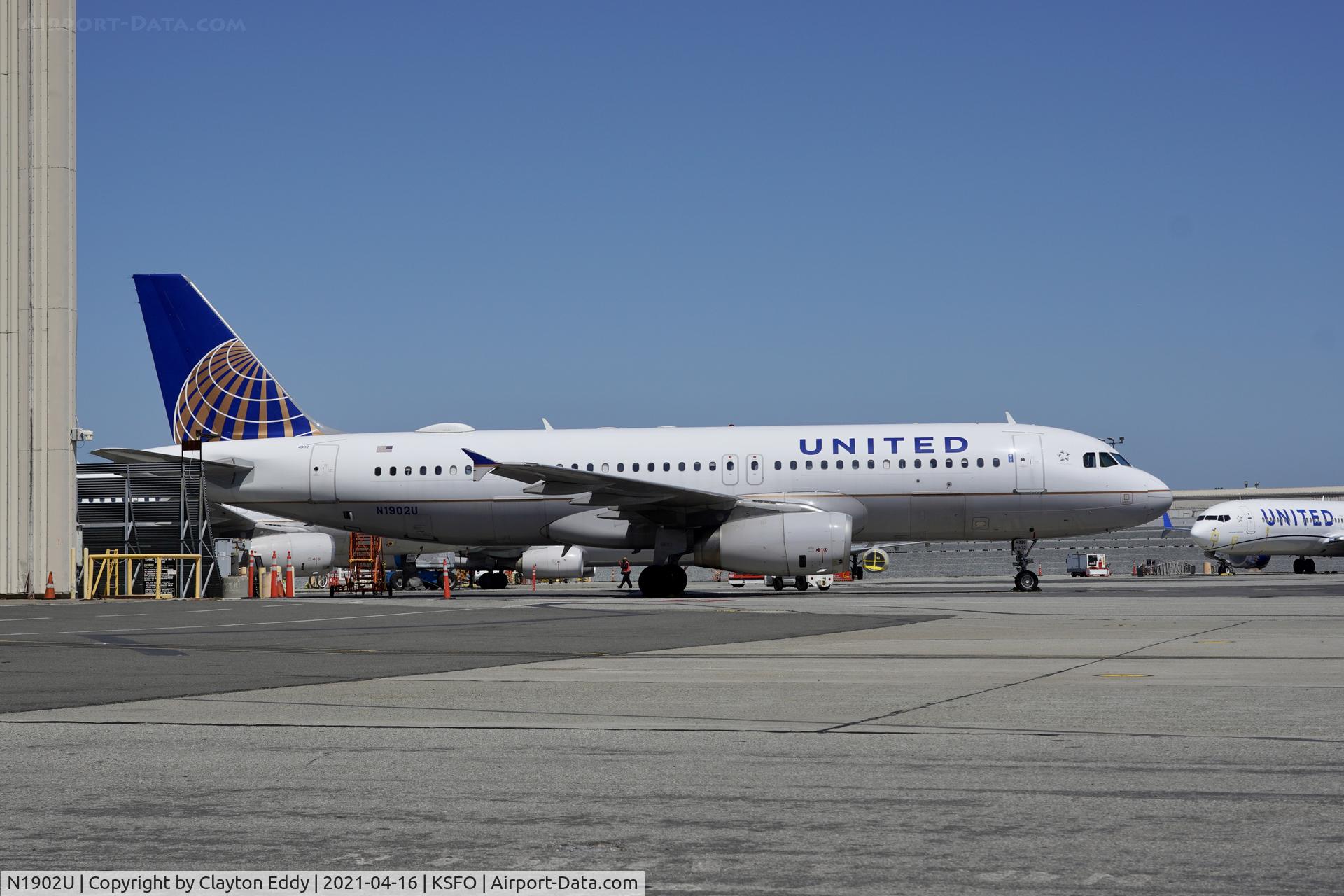 N1902U, 2006 Airbus A320-214 C/N 2714, SFO 2021.