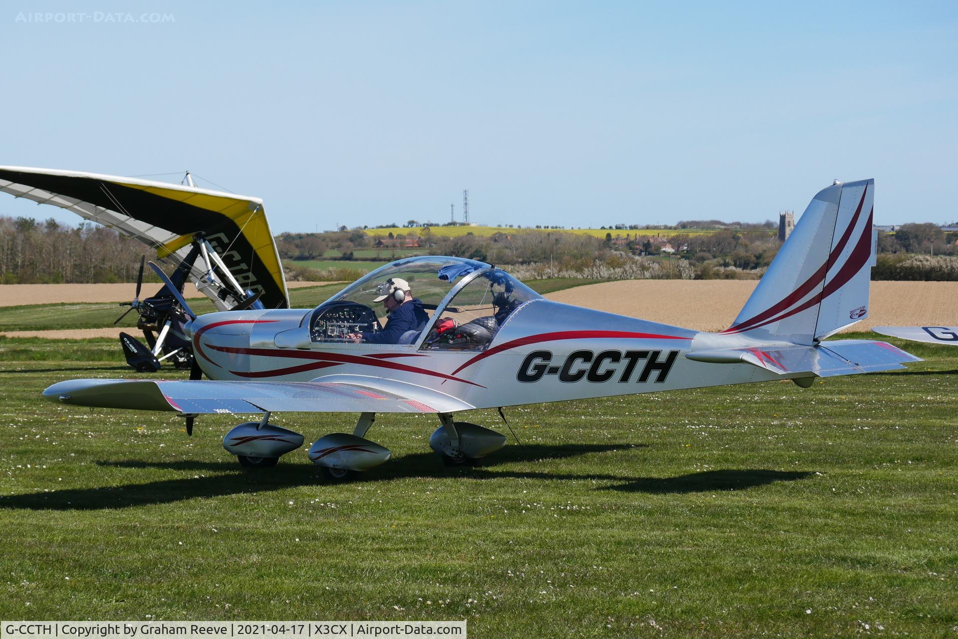G-CCTH, 2004 Cosmik EV-97 TeamEurostar UK C/N 2005, Departing from Northrepps.