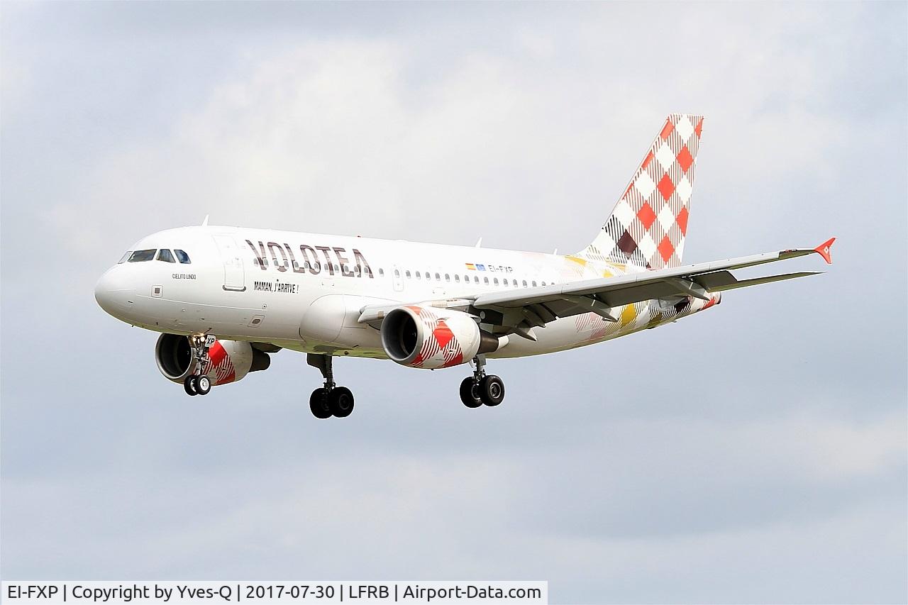 EI-FXP, 2004 Airbus A319-111 C/N 2258, Airbus A319-111, Short approach rwy 25L, Brest-Bretagne airport (LFRB-BES)