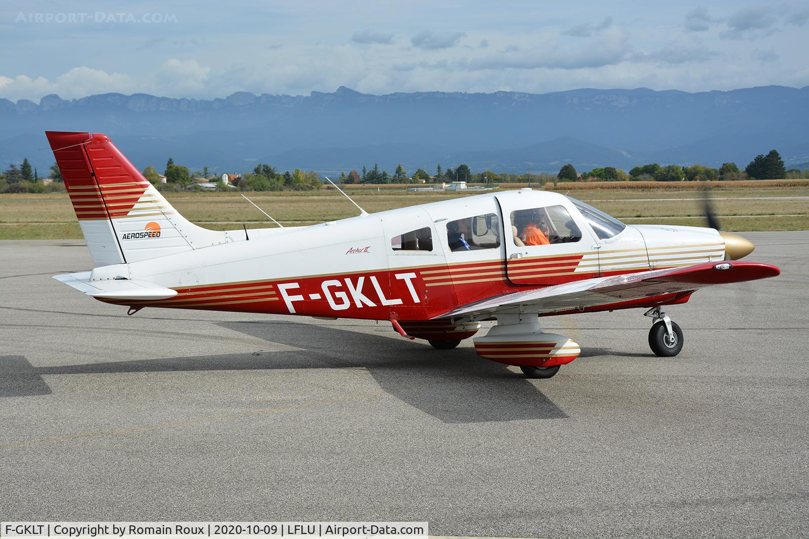 F-GKLT, Piper PA-28-181 Cherokee Archer II C/N 2890124, Taxiing