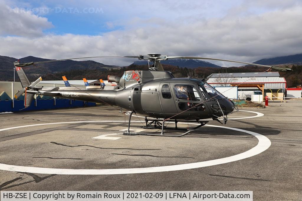 HB-ZSE, 1999 Aerospatiale AS-350B-3 Ecureuil C/N 3215, Parked