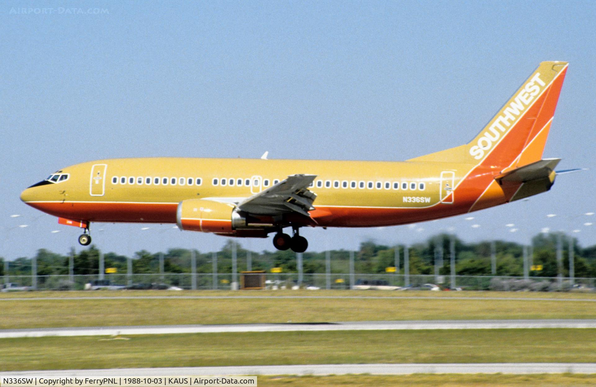 N336SW, 1988 Boeing 737-3H4 C/N 23940, Southwest B733 landing