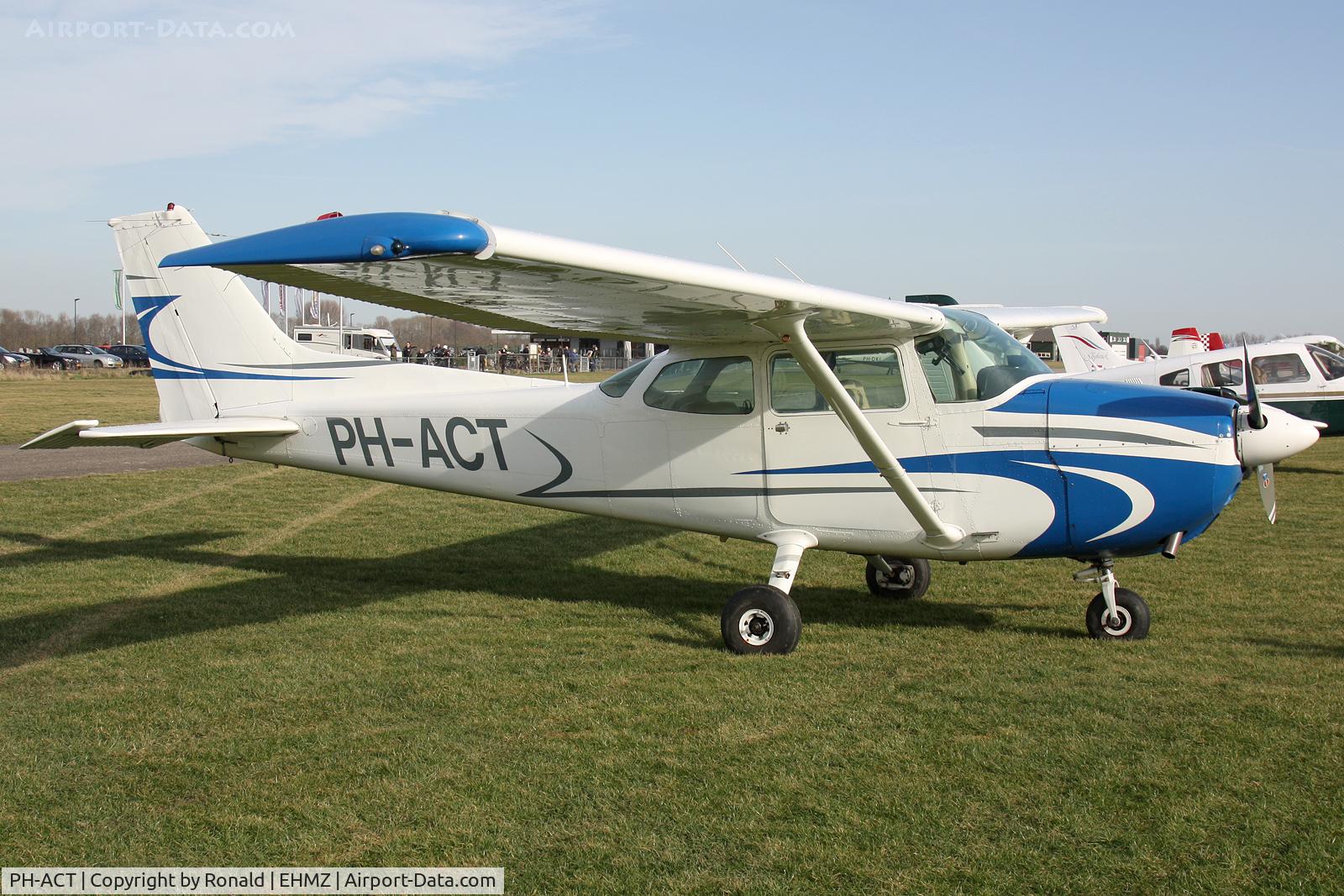 PH-ACT, 1976 Cessna 172M C/N 17267244, at ehmz