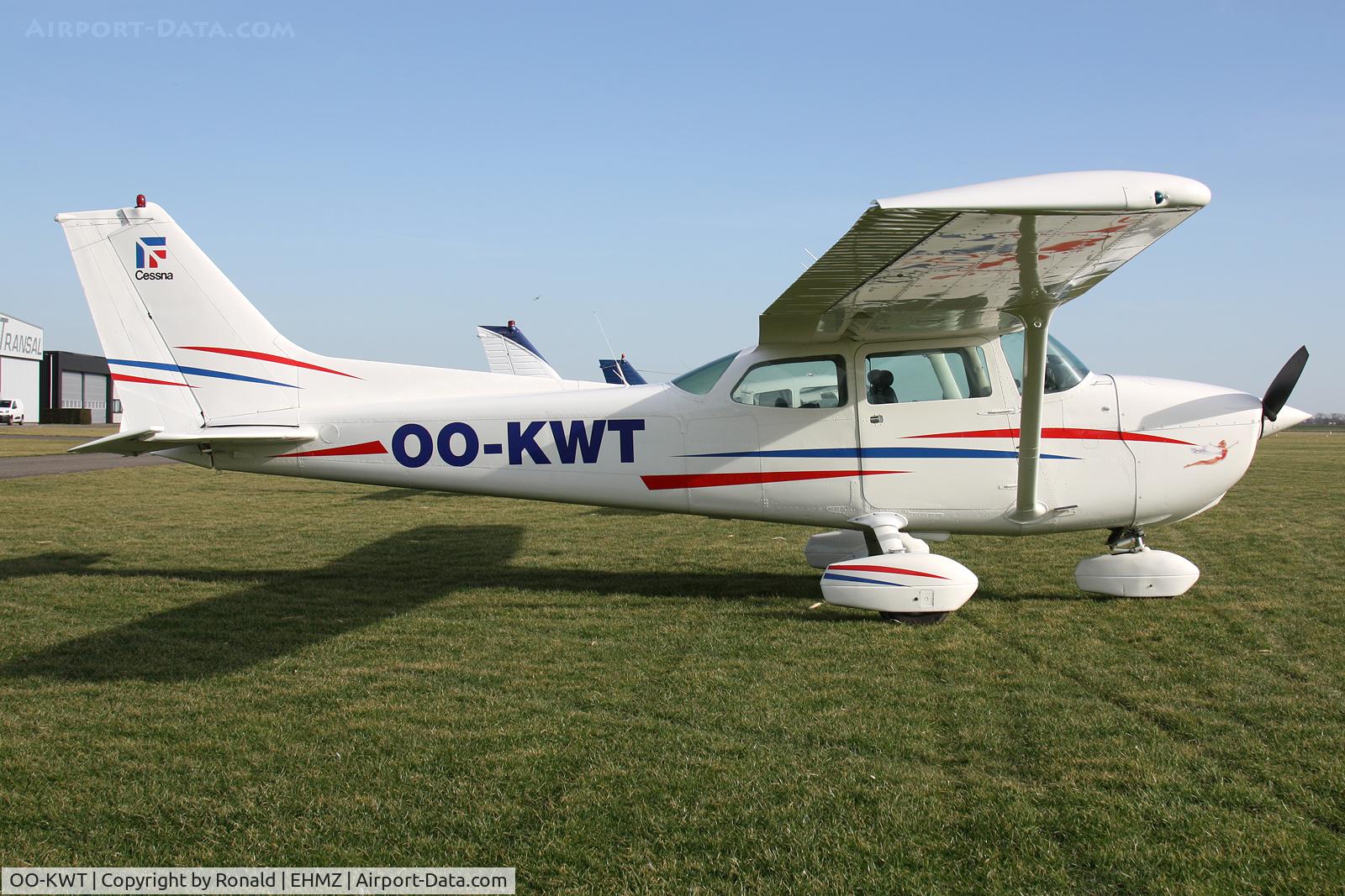 OO-KWT, Cessna 172N C/N 17268274, at ehmz